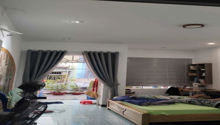 Chủ Ngộp Bank!!!Bán Gấp!!Chỉ còn 5,95 tỷ, Nhà C4 SHR, diện tích khủng 117m2,  1/ Nguyễn Văn Quá cách mặt tiền 50m, HXH tránh nhau, Ô tô Ngủ Sân